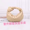 Женские сумки из овчины Lady Horn Veneeta Small Jodies Вечерние мини-тканые сумки Ручной узел Jodie Dumplings 26 см Дизайнерская сумка 7n0y