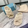 Designer Chesu Slipper mit umgekehrtem Dreieck, flauschige Plateau-Hausschuhe, Schrammen, Wollschuhe, Schaffell, klassische Marke, lässig, für Männer und Frauen, Außenschieber