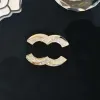 Wholesale Designer Brooches Pins Heart Correct Letters Logo Fashion Famous Letter Brooches Crystal Pearl Charm Luxury Rhinestone Pin Jewelry Accessories