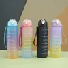 Tumblers 3pcs Set Bouteille d'eau de sport Portable Couleur dégradée Tasse d'eau en plastique Grande capacité Tasse de paille Voyage en plein air Gym Fitness Jugs 230925