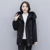 Kvinnors dikerockar 2023 Fashion Denim Parkas Coat Varma kläder Löst förtjockad jacka Big päls krage svart vinter trendig