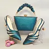 Сандалии. Замечательные синие женские туфли с острым носком. Подходящая сумочка с украшением из кристаллов. Африканские туфли-лодочки и комплект сумок. MD2824. Каблук 8 см.