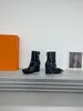 Shake Laureate Boots Metal Studded back Zip Bootiesは、ビジネスOUTFIディナーパーティーに必要なものです