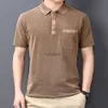 Overhemden voor heren COODRONY Effen kleur Eenvoudig, veelzijdig poloshirt met zak Zomer herenkleding Nieuwe klassieke korte mouwen Business Casual tops W5552 YQ230926