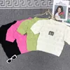 Kadın Sweaters Tasarımcısı Yaz Yeni Miao Aile Yuvarlak Boyun Mektubu Desen Desen İnce Uygun Moda Stili Örme Kısa Kol Üstü Khde
