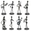 Obiekty dekoracyjne figurki metalowy muzyk gitarzysta statua instrument muzyczny Little Iron Art Collectible Figurine Home Cafe Book Pheld 230925