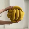 Oreillers en peluche Coussins Coussin de noeud à la main Canapé Coussin doux rond fait à la main boule nouée taille dos coussin noué oreiller en peluche décor à la maison 230926