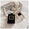 Kvällspåsar mode parfymflaska för kvinnor kvinnors lyxiga kopplingar handväska crossbody axel laides akrylbox väska 230926