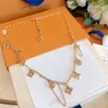 Luxurys Sale Pendant Necklaces Fashion for Woman Inverted Triangle Letter Designers Brand Jewelry Womens