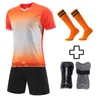 Utomhus tshirts vuxna fotbollströjor shorts socks1pair shin vakter kuddar barns fotbollskläder fotboll män träningssatser kläder 230926