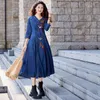 Abiti casual Retro Donna Autunno Inverno Slim-tipo Denim Dress 2023 Scollo a V Bottone Ricamo a maniche lunghe