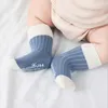 Herrensocken, 3 Paar/0–3 Jahre alt, Baby-Frühling, dünne Baumwolle, farbblockierend, in der Mitte des Oberschenkels, rutschfeste, atmungsaktive Kinderstrümpfe