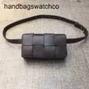 Bottegvenetas Cassettes Torby Crossbody Bag Factory Bottage S Ręcznie tkana krowa klatka piersiowa Talia Women Miękka skóra Mała kwadratowa moda Flip jeden posłańca ma logo