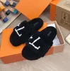 Sandals Slippers Designer Shoes Flip Flops Fashion Anti-Slip Female Slides Women Furry Fluffy Faux Fur Luxury Warm Indoor