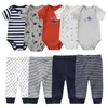 Kläder sätter unisex 6/9/10pieces Cotton New Born Bodysuits+Pants Baby Girl Clothoon Tryck Kort Sleeve Boy Bebes 230927