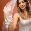 Veli da sposa V49 Velo corto da sposa con bordo in pizzo, lunghezza al gomito, con finiture parziali, accessori floreali francesi