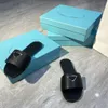 مصمميات مصممة Slipper Sandals شريحة مسطحة تتخبط الصيف صيف مثلث الجلد الجلود في الهواء الطلق متسكعون أحذية حمام كلاسيكية زوجين سوداء النعال الشاطئية 35-43