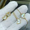 Lyxiga smyckesdesigner söt fjäril hänge halsband kvinnor lyxklöver märke designer skal korta choker armband halsband örhängen smycken