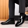 Sapatos de vestido outono inverno homens apontou toe punhos baixo corte respirável casual couro elegante etiqueta de casamento formal