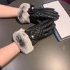 Handskar designer kvinnor vinter matt päls mittens fingrar läderhandskar pekskärm cykling varm dam fmale fårskinn handskar storlek m l l