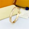 Designer märkesarmband Kvinnor Män Bangle Luxury Designer Letter Armband Crystal 18K Guldpläterad rostfritt stål bröllopälskare gåva smycken