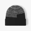 Berretto invernale caldo lavorato a maglia colori solidi modello anomalo berretto unisex berretti casual con teschio fodera in pile