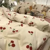 Zestawy pościeli kwiatowe Kawajskie kołdra Kawaii Rabbit Cover Płaska arkusz poduszki miękkie pościel pojedyncza pełna sypialnia domek Tekstyle 230927