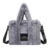 Новая плюшевая мягкая сумка-тоут, зимняя модная сумка, женская модная портативная сумка-тоут, большая вместительная шерстяная сумка на плечо