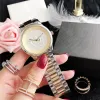 2023 Hot Sale Fashion Brand Women Girl Style Steel Metal Band Quartz Wrist Watch Wholesale GRATIS frakt Present Designer Watch