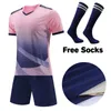 Utomhus Tshirts Vuxen Fotbollströjor Shorts med fickor Socks Childrens Soccer Clothes Maillot de Football Men Training Kits kläder 230926