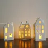 Dekorativa föremål Figurer Skandinavisk stil Small House Candle Holder Ceramic Hollowed Out Architectural Wax Holder Pure White Home Accessories Lamp 230927