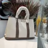 Designer Garden Party Bags 20 New Womens One Spalla Oblique Cross Tote Tela Versatile Secket per lo shopping portatile ha un logo