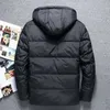 Piumino da uomo Parka corto da uomo Piumino Europa Uomo Piumino bianco Piumino da uomo rosso Cappotti invernali con cappuccio Abbigliamento da uomo Spedizione gratuita Nuovo Parka Inverno Uomo YQ230927