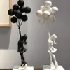 Dekorative Objekte Figuren Banksy Ballonmädchen Statue Bombenmädchen Heilende Skulptur Fliegendes Ballonmädchen England Kunsthausdekoration Weihnachtsgeschenk 230926