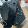 Bolso de cartero de piel de vaca Totes de diseñador Bolsos de hombro Correa de lona Hardware Patrón de triángulo Estampado en caliente Mango de cuero Bolso de cena de alta calidad 5A