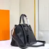 Alça trançada elegante e couro de bezerro com franjas duplas de couro com alça perfurada tamanho ajustável 40x25x18 Bolsa crossbody de mão