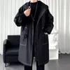 Trench da uomo Cappotto lungo verde militare per uomo Cappotti con cappuccio da esterno moda primavera e autunno Aggiungi giacche a vento taglie forti L-8XL