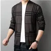 Desinger Fashion Men's Sticke Cardigans Slim Montering Striped Stick med matchande färg Varma tröjor Män avslappnade trendiga rockar Pluz Size Jacket Male Clothes Coats