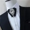 Nacke slipsar män legering rhinestone crystal bow ties cravat bröllop kostym klubb fest skjorta slips lyx tofsels kedja pu läder band bowtie 231013