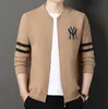 Vinter ny Desinger Fashion Men's dragkedja fleece cardigans tröjor smala passande stickade baseball tröjor män avslappnade trendiga rockar streetwear jacka unga manliga kläder