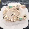 Luksusowe kobiety projektantki marki broothes z tag 18K złoto plastowane broszka broszka w krystaliczną biżuterię urok Pearl Pin poślubić akcesoria na przyjęcie weselne