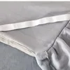 ベッドスカート冬の固形色の牛乳のベルベットと弾力性のあるヘムラインのベルベットとアンチスリップ大きな双子
