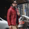 Piumino da uomo Autunno inverno Piumino ultraleggero ripiegabile Cappotto traspirante resistente all'acqua e al vento Felpe con cappuccio da uomo di grandi dimensioni YQ230927