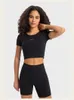 LU-1117 Moda feminina com nervuras yoga tops sexy oco curto esportes camiseta com almofada no peito colete de fitness fino