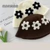 Stingy Brim Hats Japanese Sweet Sweet Hand Sticked Flower Bucket Hat Female Nisch Design Spring and Autumn Wool Basin Women 230916