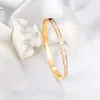 LUXUSTEEL Braccialetti con conchiglia bianca in acciaio inossidabile per donne Ragazze Braccialetti di lusso classici in oro color oro Gioielli senza appannamento