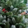 Рождественские украшения Искусственная елка со снегом и красными ягодами Поддельные сосновые шишки Домашняя вечеринка Праздничное украшение Год 10 футов