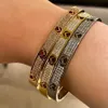 Bracciale con chiodo a vite con ciondolo in acciaio al titanio e oro. Bracciale rigido con polsino. Bracciale per uomo e donna, coppie di sposi, amanti, gioielli regalo N302p