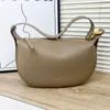 Ny vintage sadel axelväska halvmåne hobo underarmkvalitet enkel mode dumpling mångsidig crossbody för kvinnor