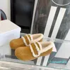 Designer Donna Scarpe casual Sandali di alta qualità Morbida lana Colore puro Soffice peloso Lettera Ricamo Slip on Suola piatta Caldi e comodi mocassini da donna